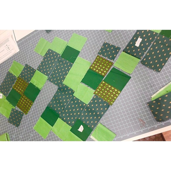 Unfinished Patchwork Xmas Quilt Top Table Runner Kit - "Quilt-As-You-Sew"  *READ - Picture 5 of 7